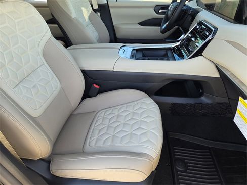 New 2026 Nissan Armada Platinum image 12