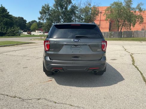 Used 2019 Ford Explorer XLT w/ Equipment Group 202A AWD/4WD image 4