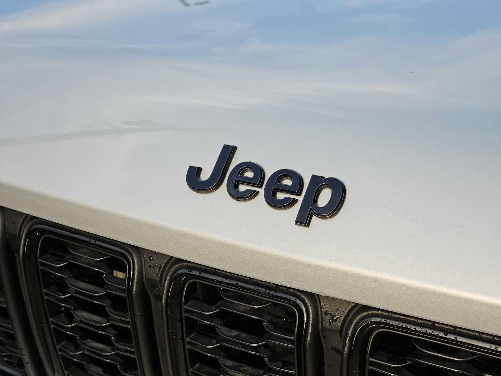 Used 2023 Jeep Grand Cherokee L Laredo RWD image 10
