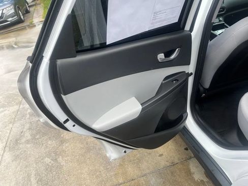 Used 2023 Hyundai Kona SE w/ Cargo Package FWD image 13