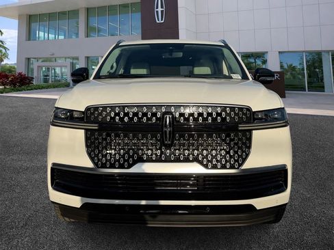 New 2026 Lincoln Navigator L Premier AWD/4WD image 2