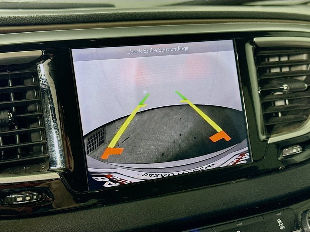 Used 2018 Chrysler Pacifica Touring-L w/ Premium Audio Group FWD image 11