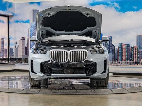 Used 2026 BMW X5 xDrive50e w/ M Sport Package AWD/4WD image 4