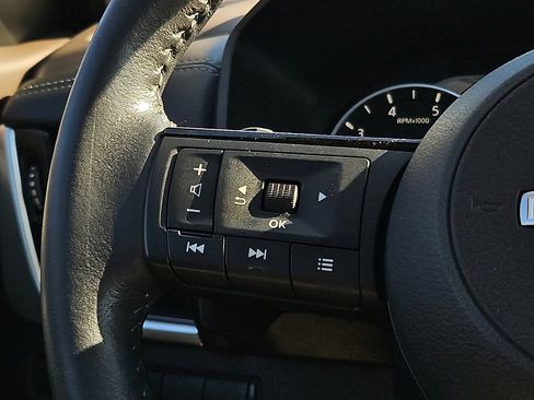 Certified 2022 Nissan Rogue SV w/ SV Premium Package image 20