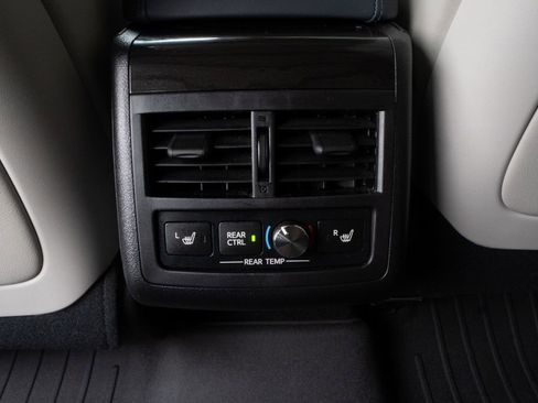 Used 2014 Toyota Avalon Limited w/ Technology Package FWD image 19