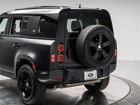 Used 2023 Land Rover Defender 110 SE image 30