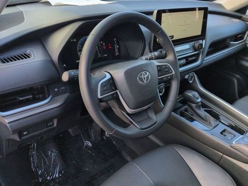 Used 2025 Toyota Grand Highlander AWD image 11
