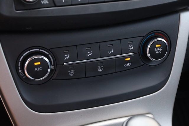 Used 2015 Nissan Sentra SV FWD image 18