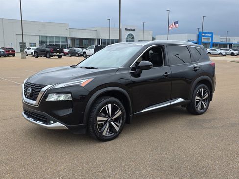 Used 2022 Nissan Rogue Platinum w/ Head-Up Display Package image 4