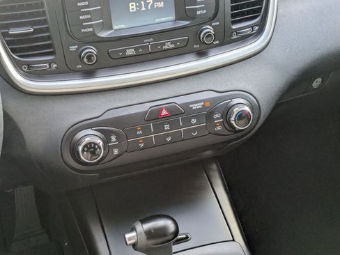 Used 2018 Kia Sorento L image 19