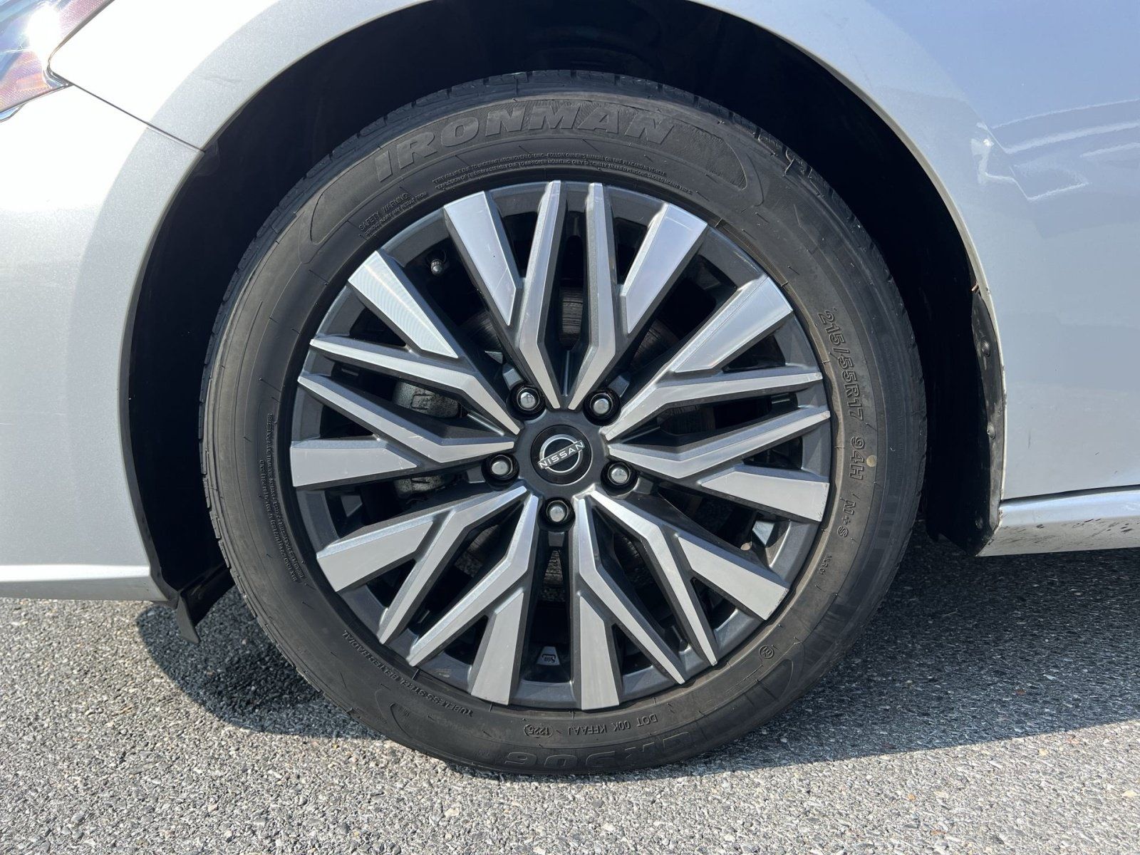 Used 2024 Nissan Altima 2.5 SV FWD image 12