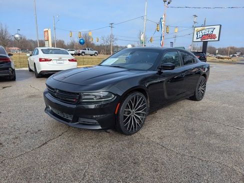 Used 2018 Dodge Charger SXT image 7