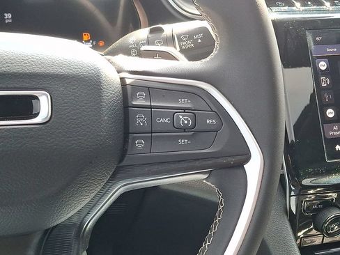 Used 2025 Jeep Grand Cherokee Laredo X AWD/4WD image 22