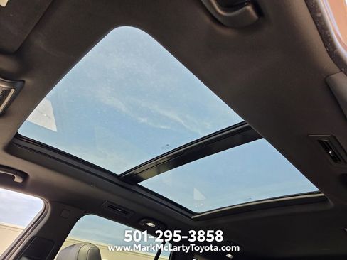 Used 2022 Cadillac XT6 Premium Luxury FWD image 18