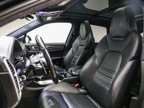 Certified 2020 Porsche Cayenne Turbo AWD/4WD image 4