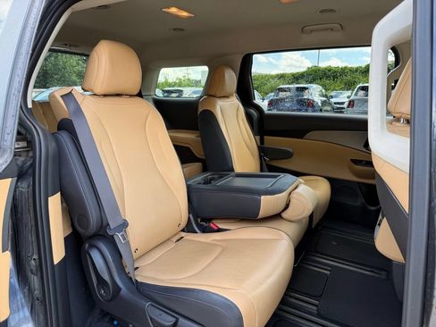 Certified 2024 Kia Carnival LX FWD image 20