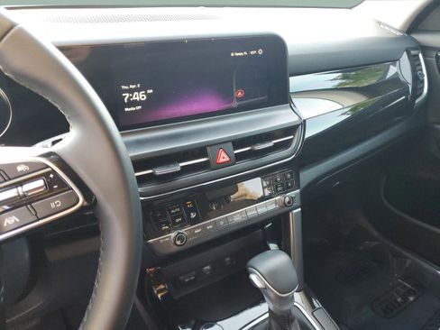 Certified 2024 Kia Seltos S image 28