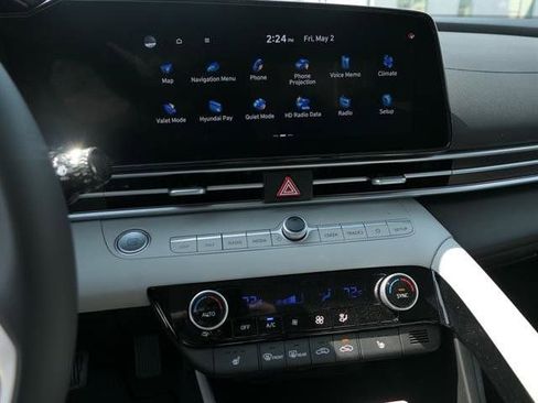 New 2025 Hyundai Elantra Limited image 18