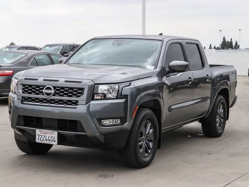 Used 2025 Nissan Frontier SV w/ SV Convenience Package RWD image 3