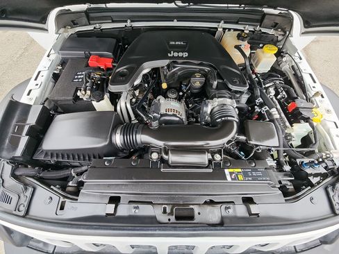 Used 2020 Jeep Gladiator Sport w/ Quick Order Package 24S image 17