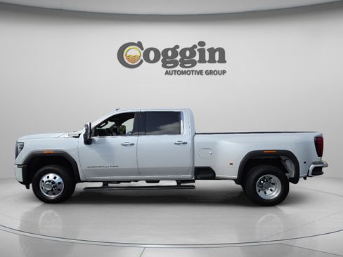 Used 2024 GMC Sierra 3500 Denali w/ Denali Reserve Package image 3