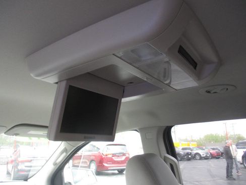 Used 2011 Chevrolet Traverse LTZ FWD image 14