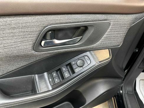 Certified 2023 Nissan Rogue SV image 25