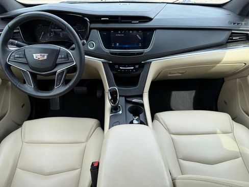 Used 2018 Cadillac XT5 FWD image 23