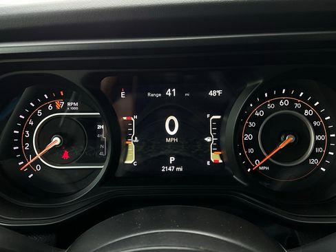 Used 2025 Jeep Gladiator Sport image 37