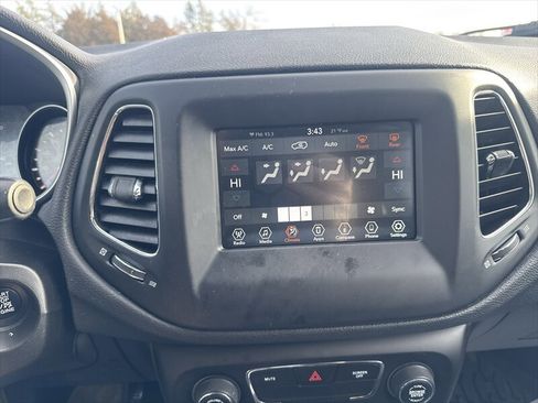 Used 2019 Jeep Compass Latitude w/ Popular Equipment Group AWD/4WD image 12