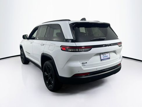 Used 2022 Jeep Grand Cherokee Altitude image 7