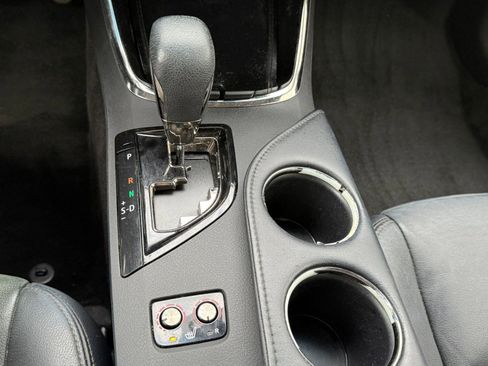 Used 2015 Toyota Avalon XLE image 17