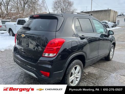 Certified 2022 Chevrolet Trax LT w/ LT Convenience Package image 2