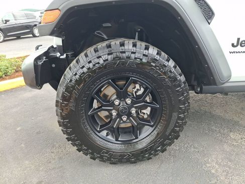 Used 2025 Jeep Wrangler Unlimited Sport AWD/4WD image 24