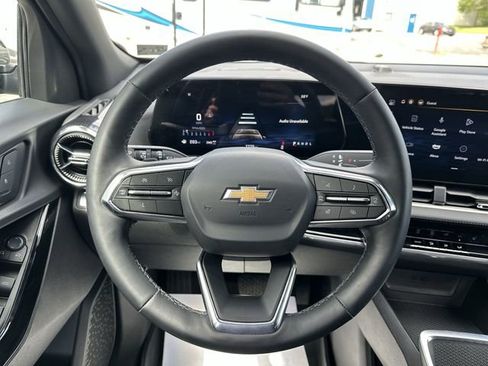 Used 2025 Chevrolet Equinox LT w/ Safety and Technology Package AWD/4WD image 13