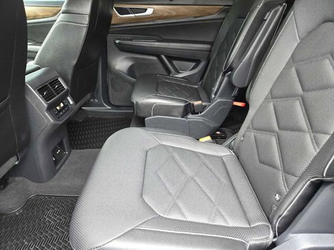 Used 2024 Volkswagen Atlas SE w/ Panoramic Sunroof Package image 29