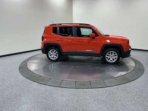 Used 2016 Jeep Renegade Latitude w/ Popular Equipment Group image 5