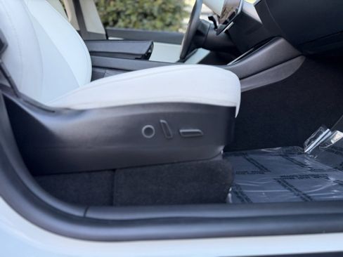 Used 2021 Tesla Model Y Long Range image 34