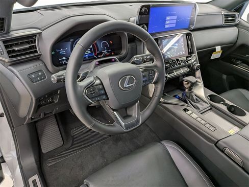 New 2025 Lexus LX 600 4WD w/ Premium Package image 17