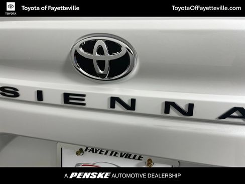 Used 2026 Toyota Sienna XLE FWD image 20