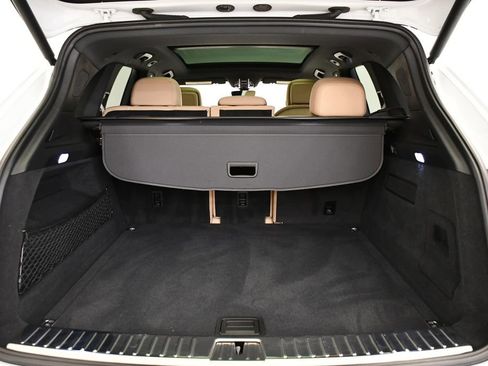 Used 2022 Porsche Cayenne Platinum Edition image 56