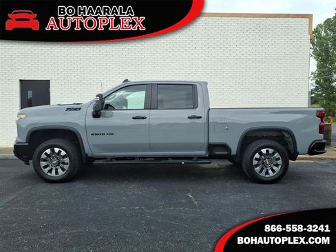 Used 2024 Chevrolet Silverado 2500 Custom w/ Custom Value Package AWD/4WD image 1