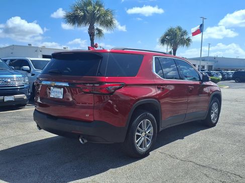 Used 2023 Chevrolet Traverse LT FWD image 2