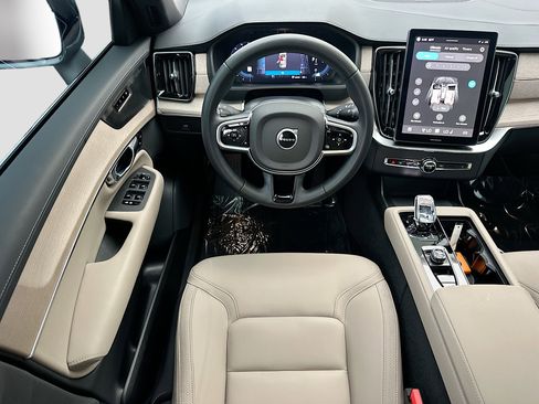 Used 2025 Volvo XC90 B5 Plus w/ Protection Package Premier image 23