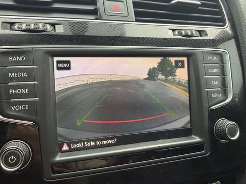 Used 2017 Volkswagen GTI SE image 17