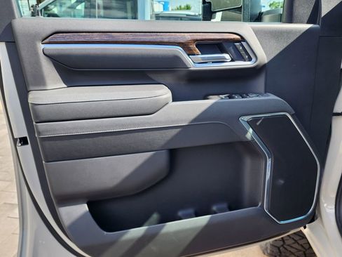 New 2026 GMC Sierra 2500 SLE w/ SLE Value Package; AWD/4WD image 15