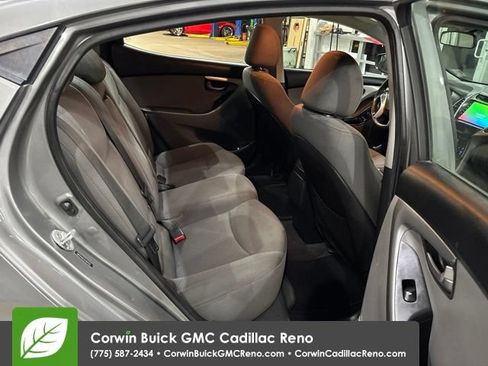 Used 2014 Hyundai Elantra SE FWD image 16