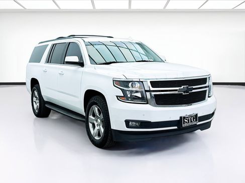 Used 2017 Chevrolet Suburban LT w/ Luxury Package image 3