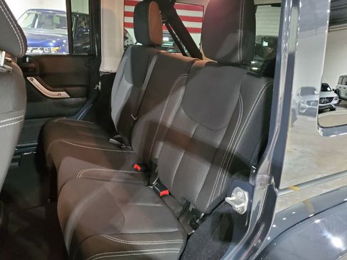 Used 2016 Jeep Wrangler Unlimited Sahara w/ Connectivity Group image 24