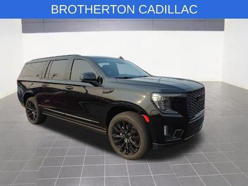 Used 2023 GMC Yukon XL Denali w/ Denali Reserve Package AWD/4WD image 3